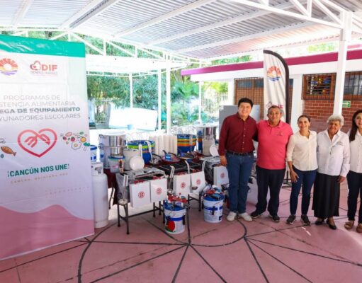 Entrega Ana Paty Peralta equipamiento al desayunador del Centro de Atención Múltiple (CAM) «Albert Einstein»