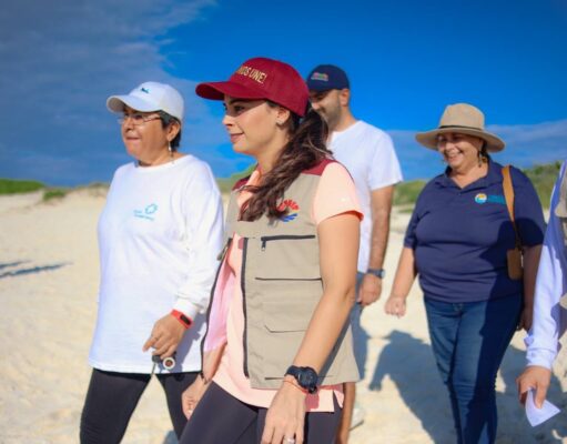 Con más de 434 toneladas de basura recolectadas, Ana Paty Peralta conserva limpias las playas