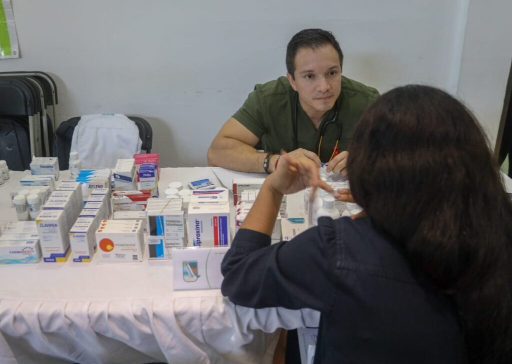 Brindan atención a la salud de los portomorelenses en el marco de la Jornada Médica por el Día de la Lucha Contra el Sida