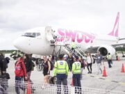 Casa llena en aeropuerto de Cozumel: el gobierno de Chacón da la bienvenida con mariachis