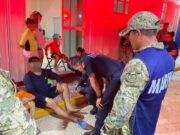 Rescata Marina a 38 turistas varados en un catamarán en Quintana Roo