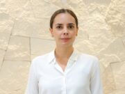 Eficienta Ana Paty Peralta proceso de refrendo de licencia de funcionamiento 2025