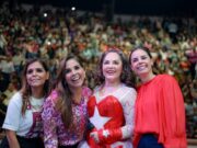 Festejan Ana Paty Peralta y Mara Lezama a niños cancunenses por Día de Reyes Magos