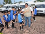 Chacón cumple a los deportistas y entrega 4 camionetas para su traslado a competencias
