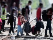 Ofrece subsecretario del Trabajo plazas laborales de Quintana Roo a migrantes expulsados de EE.UU.
