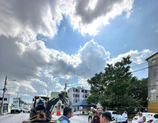 Reparan segundo socavón de la calle 71 de Cancún