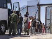 Gobierno de Trump con la mira en los primeros 1.5 millones de migrantes
