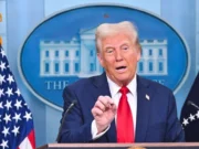 Van aranceles de 25% para México y Canadá desde mañana, ratifica Trump