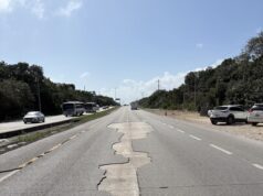 Inician trabajos de rehabilitación en la carretera Playa del Carmen-Cancún tras años de abandono