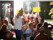 Recorre, escucha y atiende Renán Sánchez peticiones de quintanarroenses