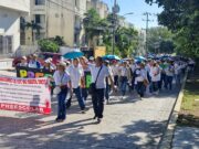 Marchan miles de maestros en Cancún contra la Ley del ISSSTE; mañana regresan a las aulas