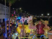 Encabezan Mara Lezama y Chacón el tradicional paseo de Carnaval en Cozumel, junto con más de 50 mil personas