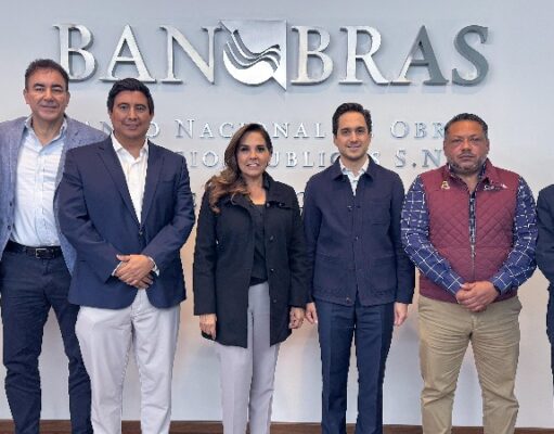 Revisa Mara Lezama proyectos de movilidad con el director general del Banco Nacional de Obras y Servicios