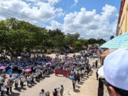 Marchan alrededor de 4 mil maestros en Bacalar contra la reforma a la Ley del ISSSTE