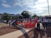 Realizan marcha estatal de maestros en Playa del Carmen