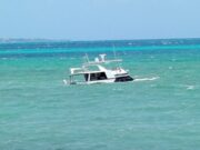 Registran hundimiento de yate frente a Puerto Juárez