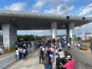 Se manifiestan maestros en caseta de cobro Cancún-Mérida