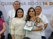 Entrega Blanca Merari la gobernadora el Plan Municipal de Desarrollo de Puerto Morelos