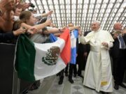 Francisco, el papa “sencillito”, futbolero y carismático que visitó México en 2016