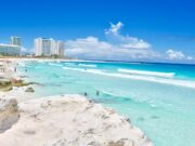 Reportan avistamiento de tiburones en playas de Cancún
