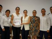 Entrega Ana Paty Peralta 79 credenciales y certificados a emprendedores y artesanos