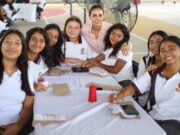 Fomenta Ana Paty Peralta cuidado de la salud femenina de jóvenes cancunenses