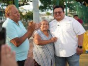 Recorre Chacón la colonia San Miguel 1 encabezando un gobierno de territorio