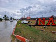 Destruyen letrero de la Universidad Anáhuac de Cancún con un accidente automovilístico