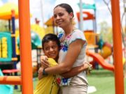 Ana Paty Peralta está cumpliendo su palabra y transforma Cielo Nuevo con un parque infantil