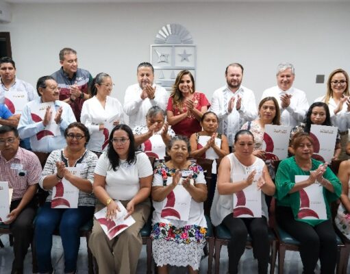 Con entrega de títulos, Mara Lezama da seguridad y certeza jurídica a 32 familias de Chetumal y al patrimonio municipal