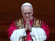 Retomó nuevo papa tradición en su vestimenta
