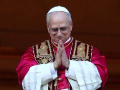 Retomó nuevo papa tradición en su vestimenta