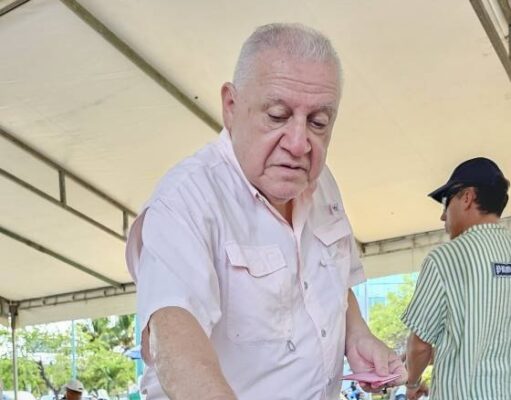 “La justicia no debe ser privilegio de las élites», asegura Rafael Marín Mollinedo tras ejercer su voto este 1 de junio