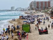 Ana Paty Peralta lidera primera limpieza simultánea de playa en Cancún