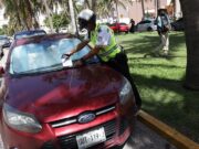 Realizan agentes de Tránsito de Cancún campaña sobre zonas donde no se puede estacionar