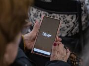 Lanza Uber anza cuentas simplificadas para adultos mayores en Cancún