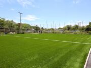 Transforma Ana Paty Peralta cancha de pasto sintético en la SM 21