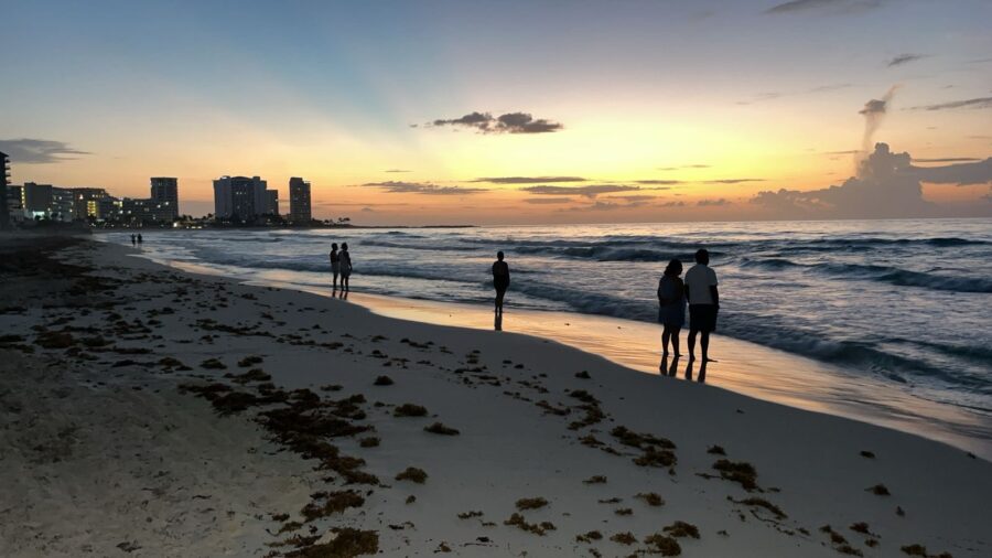 Playa libre de sargazo Cancún 2