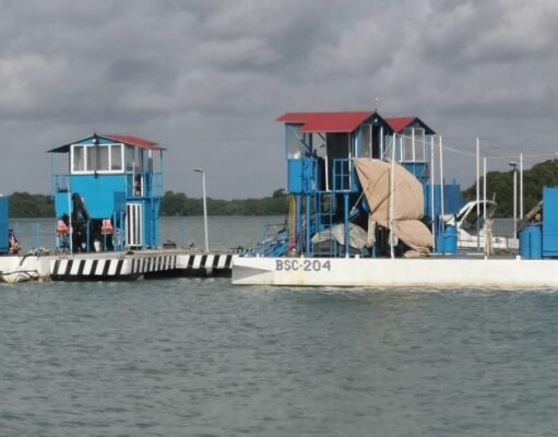 Compra Gobierno de Quintana Roo dos embarcaciones para atender el problema de sargazo