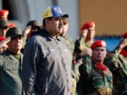 Estrecha Trump cerco militar a Nicolás Maduro