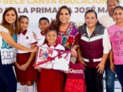 Impulsa Mara Lezama educación y bienestar familiar con la entrega de mochilas, útiles y uniformes escolares, inauguración de domo y acceso gratuito a Canva Educación