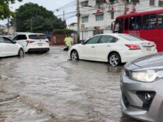 Lluvia diurna deja grandes encharcamientos en vialidades de Cancún