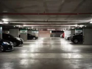 Proponen obligar a estacionamientos privados a responder por robos y daños a vehículos en QRoo