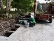 Continúa mantenimiento de la red de drenaje pluvial en Puerto Morelos ante lluvias