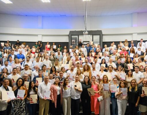 Entrega Mara Lezama 189 constancias y matrículas para fortalecer la confianza del sector inmobiliario en Quintana Roo
