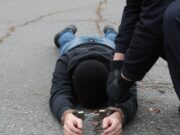 Tulum | Denuncian golpiza y robo de joven repartidor a manos de policías