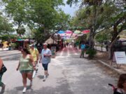 Imposible relajarse en Tulum ante acoso constante, critica extranjero