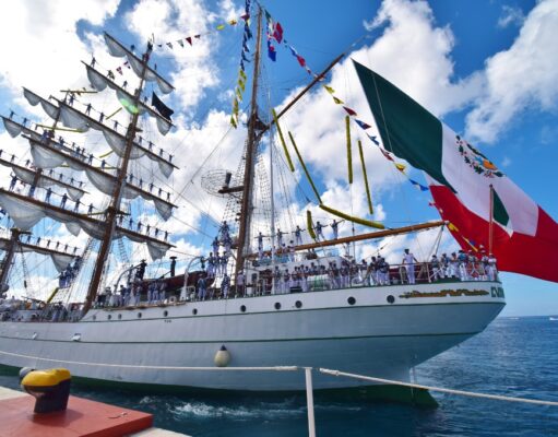 El Buque Escuela Cuauhtémoc se despide de Cozumel entre aplausos y algarabía