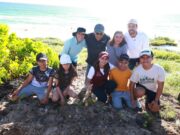 Reforesta Ana Paty Peralta duna costera de playa “Delfines” con 500 riñoninas
