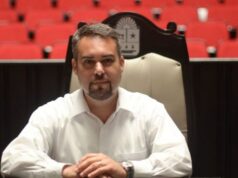 Presenta Ignacio Alonso Velasco libro sobre el fin de la reelección municipal